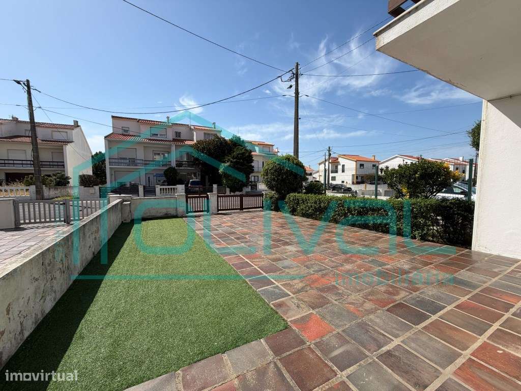 Moradia de r/c e 1º andar a 3 minutos da Praia de Santa Cruz.-20
