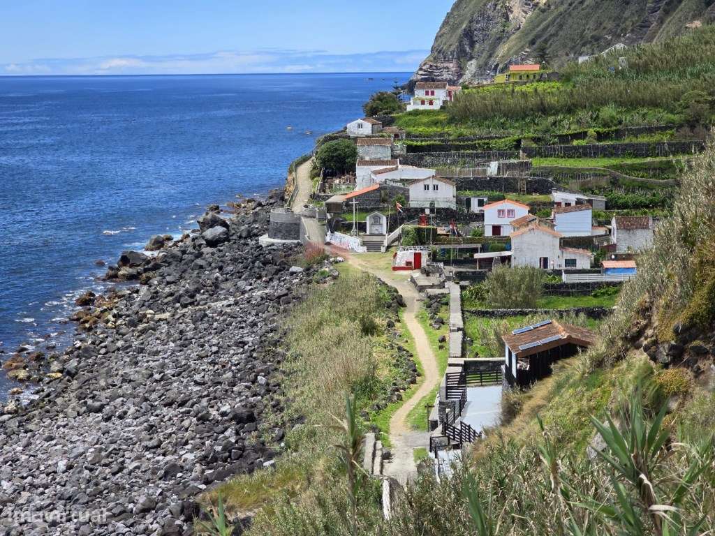 Terreno com Ruína e Acesso Direto ao Mar na Exclusiva Rocha da Relva-8