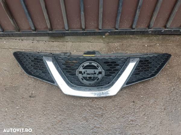 grila bara fata radiator nissan qashqai 2022 - 2