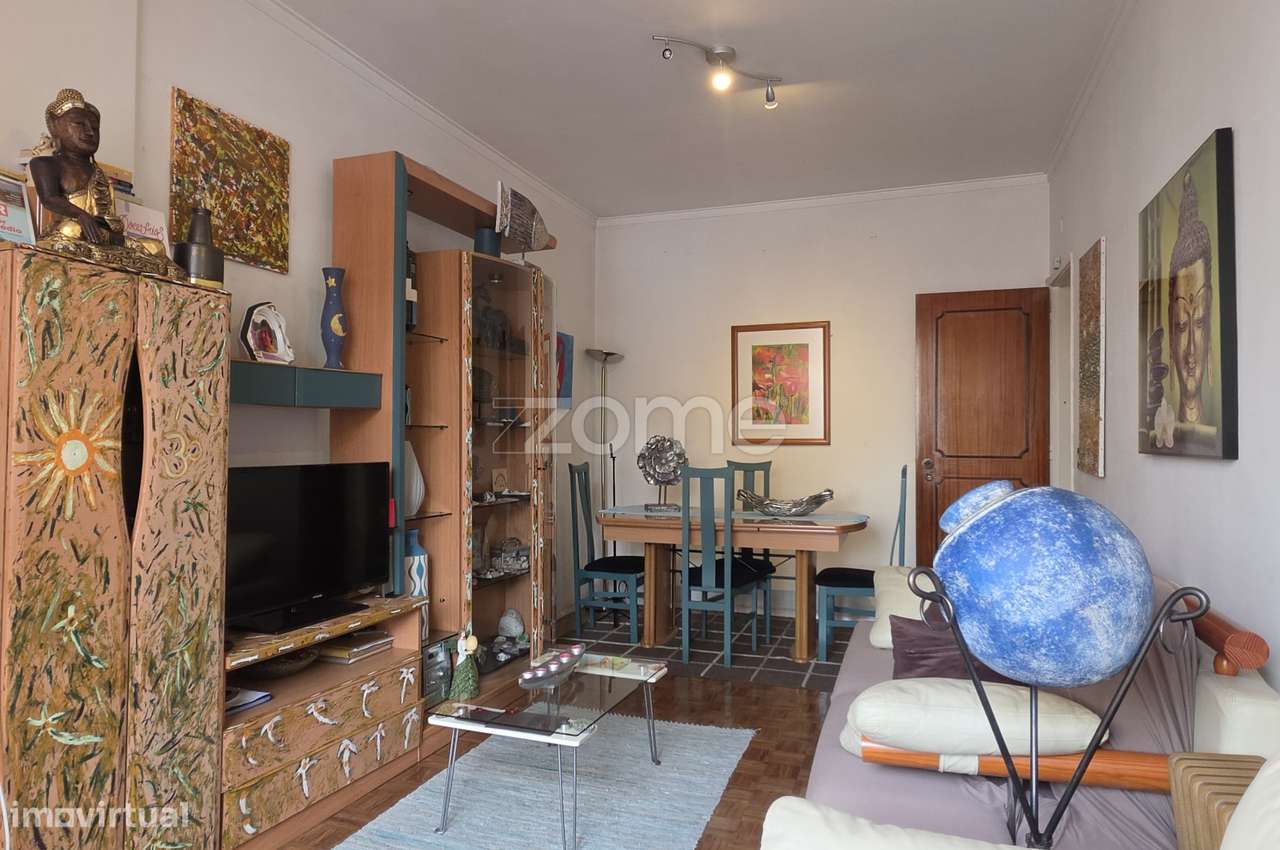Excelente apartamento T2, situado num 1.º andar, na Buraca-6