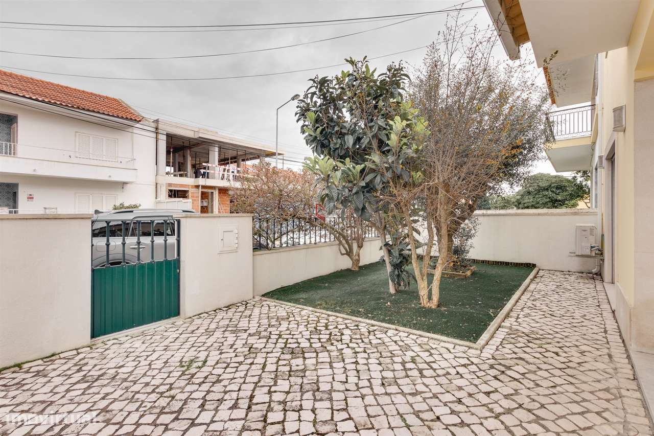 Moradia Premium T4 com Sótão, Ginásio, Garagem e Excelentes Áreas | Mo-52