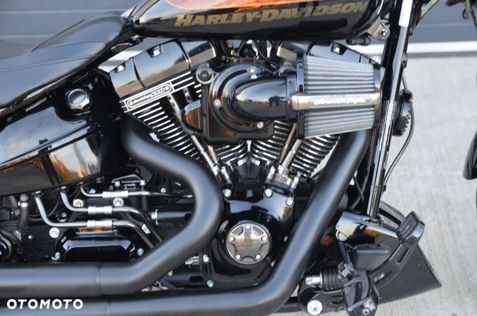 Harley-Davidson Softail Breakout - 19