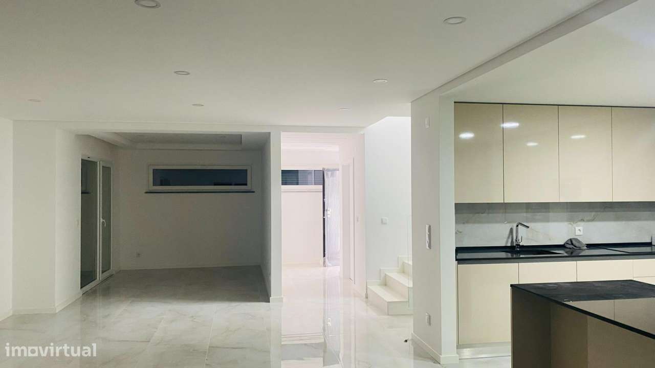 MORADIA T4 LOTE 500m2 - Grande imagem: 2/30