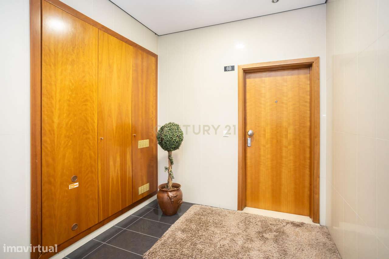 Um Apartamento com Alma de Moradia ; T3+1 + Terraço de 143 m²-3