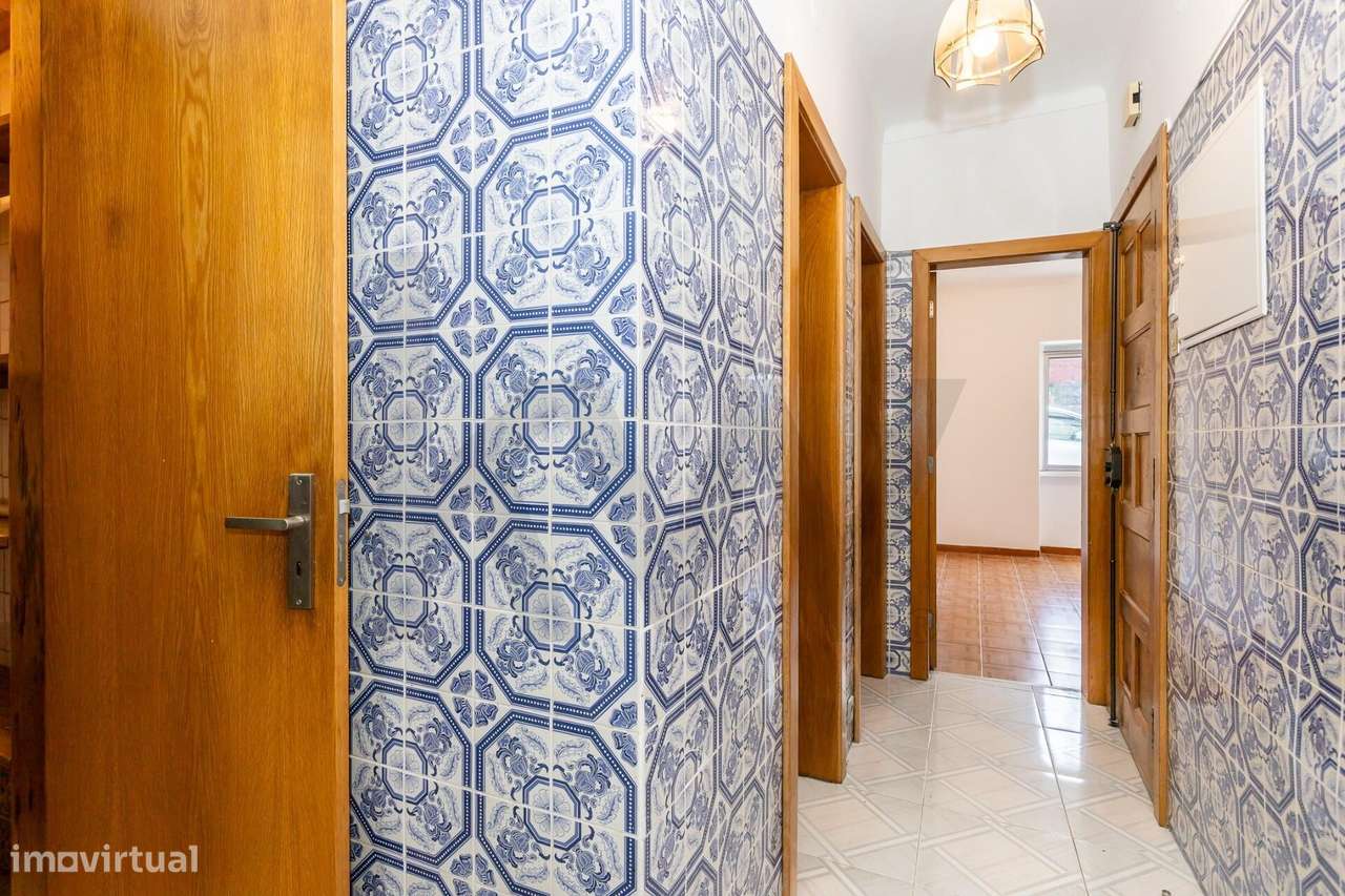 T2 com logradouro de 40m2 e anexo independente em Queluz - Grande imagem: 5/25