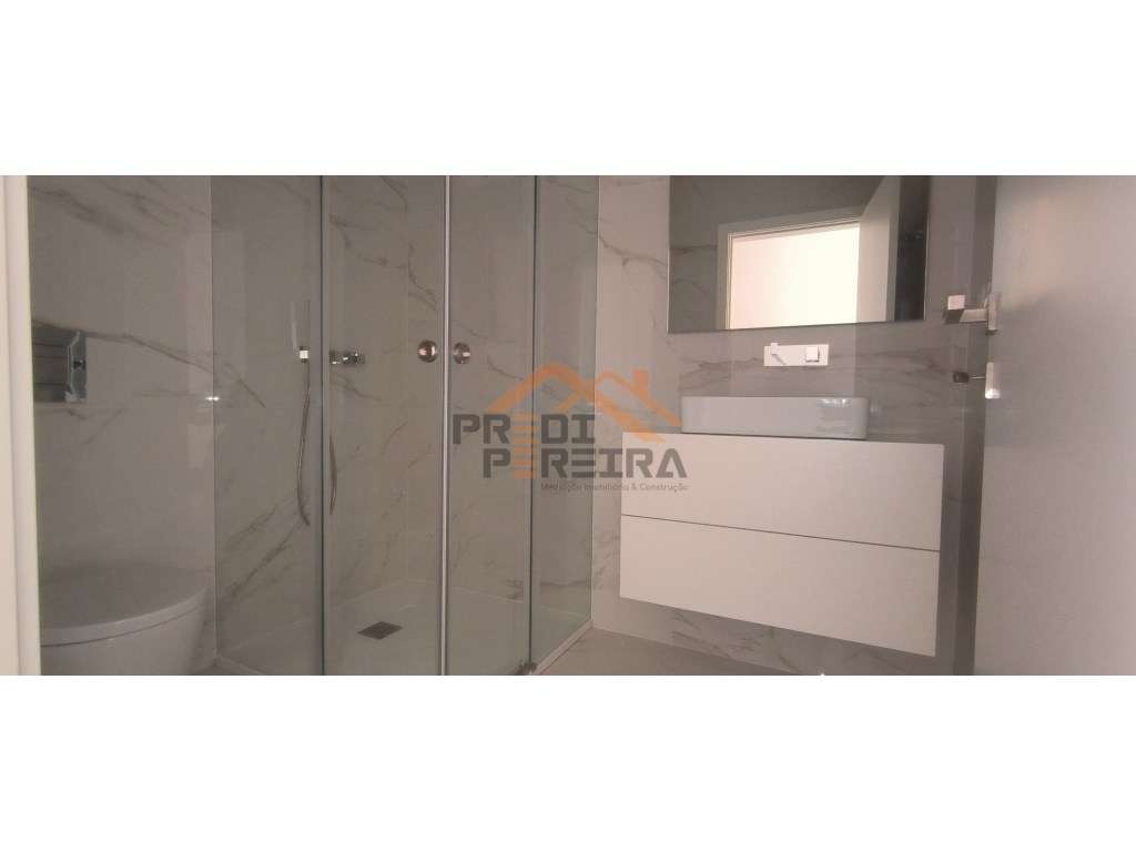 Última fração disponível!
T3 de luxo, com terraço e uma box, inser...-19