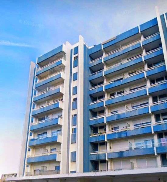 T4 Predio Azul Miramar Praia