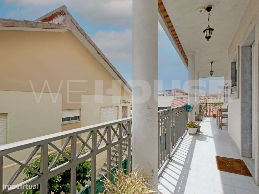 Oásis Urbano: Moradia T3 com Piscina e Potencial para T1 Independente-20