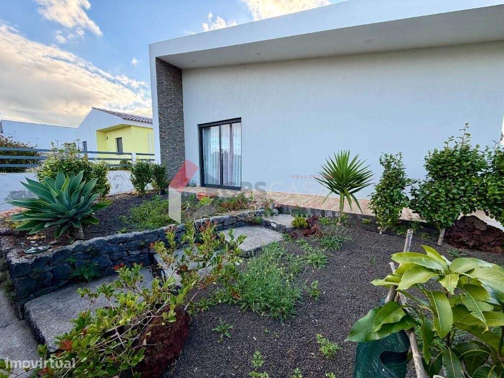 Moradia T3 de arquitetura moderna com excelentes áreas!-7