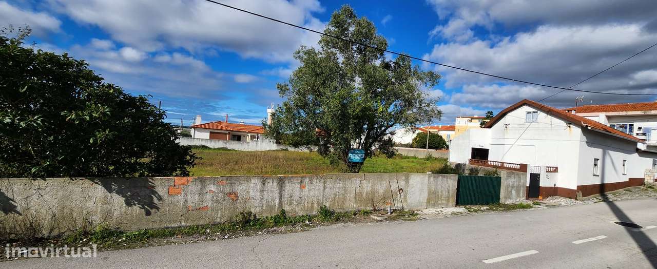 Extenso terreno urbano em Casal Galego - Marinha Grande-0