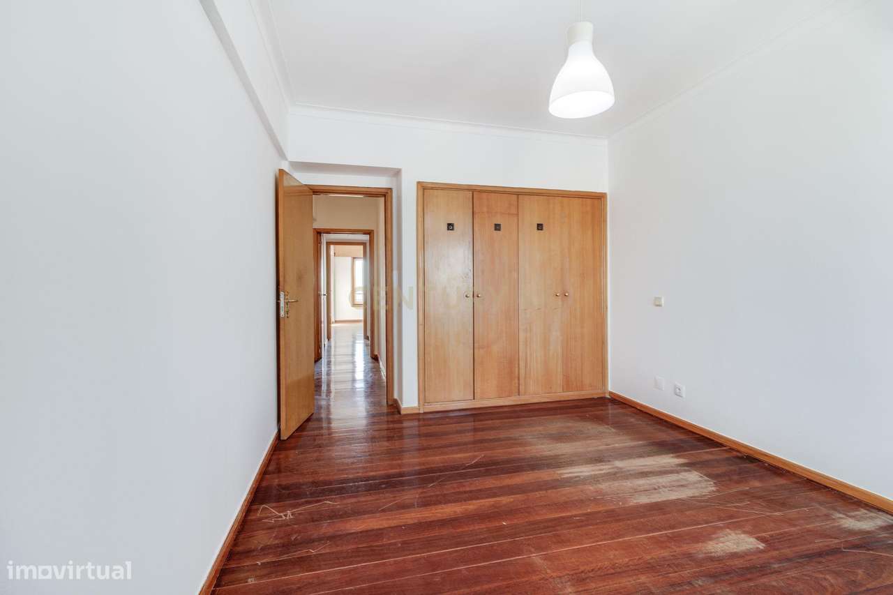 Fantástico T5 Quinta das Conchas frente ao metro-33