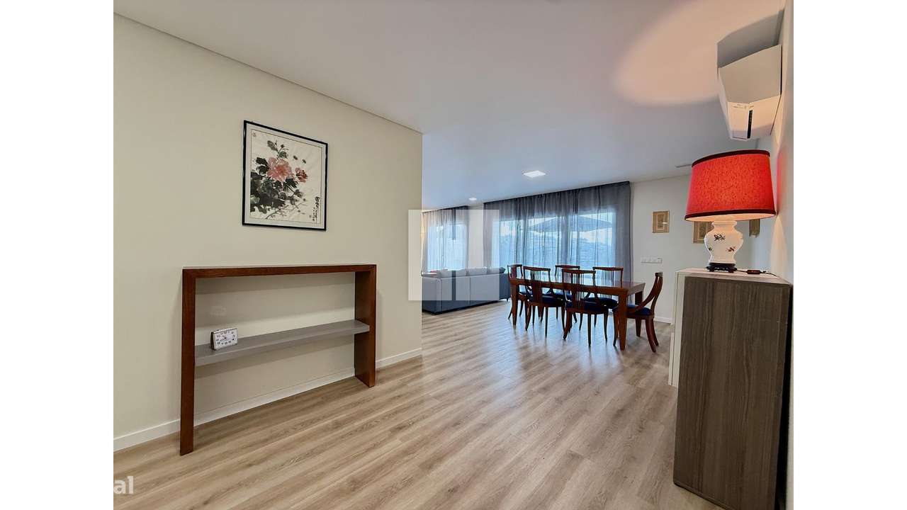 Espaçoso T4+1 Duplex c/ Vista Mar-5