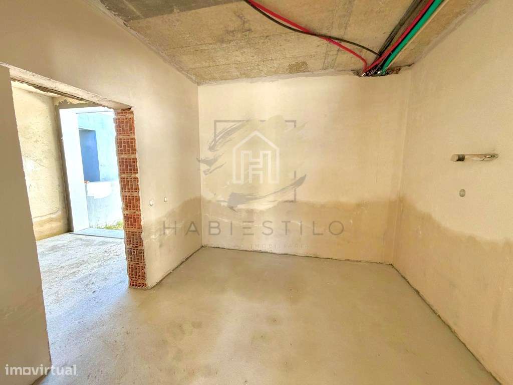 Moradia nova com excelentes áreas-16