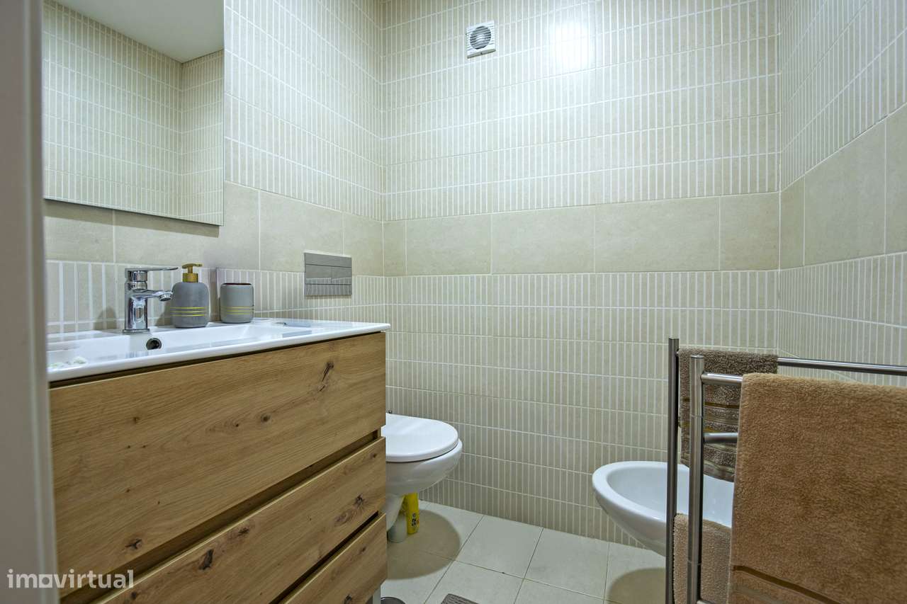 Prédio T2 na vila de Sesimbra a poucos metros da praia-20