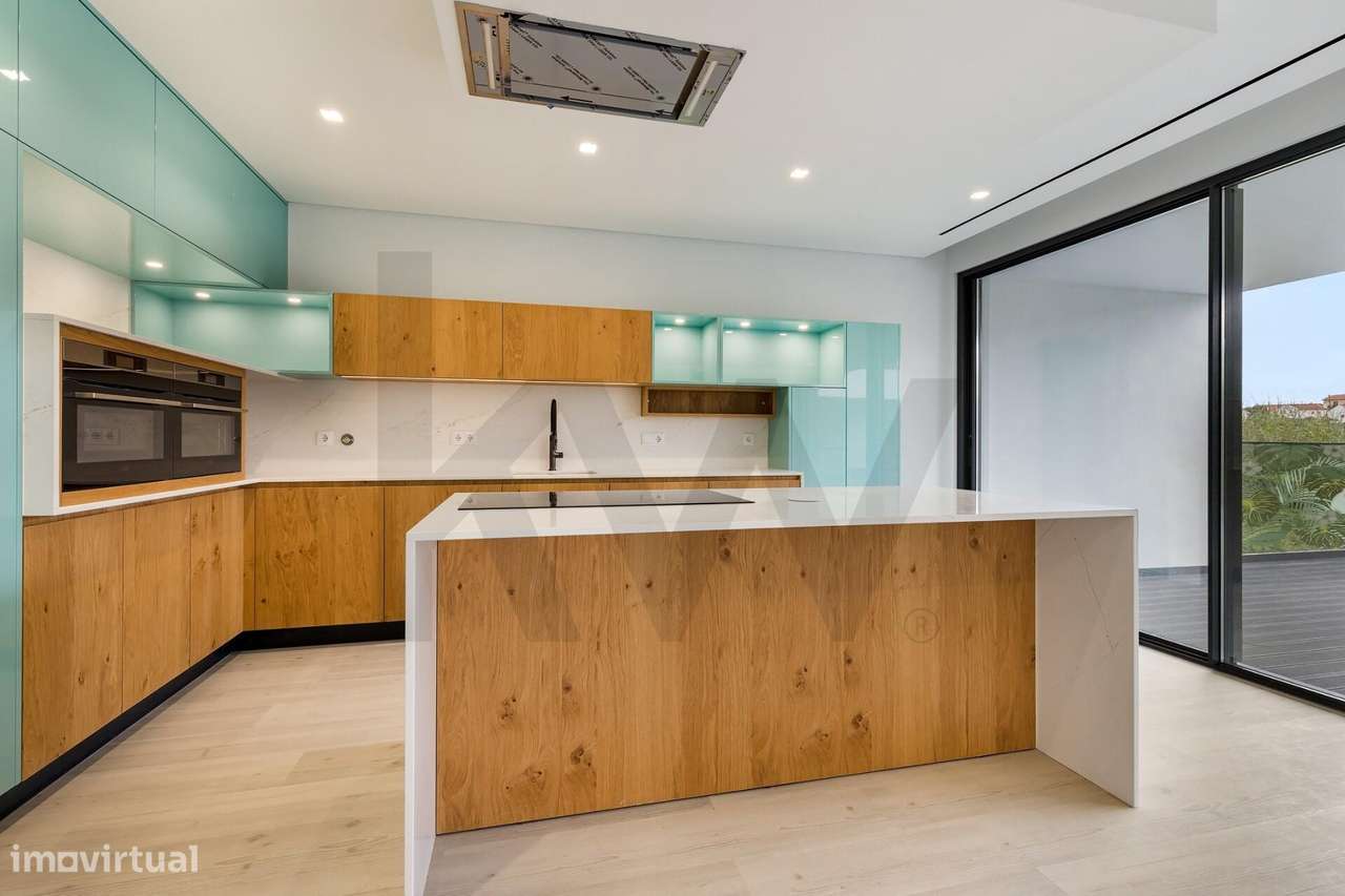 Moradia de arquitetura contemporânea em Cascais com 5 suites para vend-13