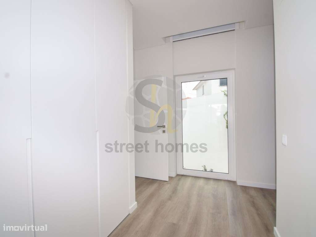 Moradia Nova V4 no Centro da Parede-21