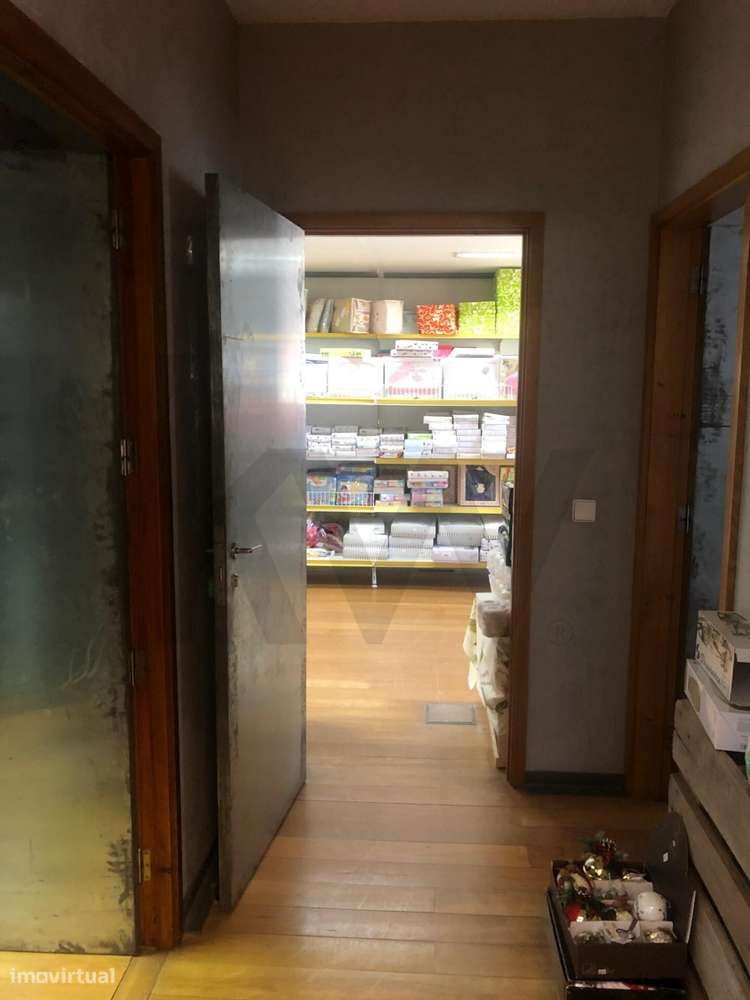 Prédio Urbano, rés-do-chão, 1º e 2º andares - comércio e escritórios - Grande imagem: 4/14