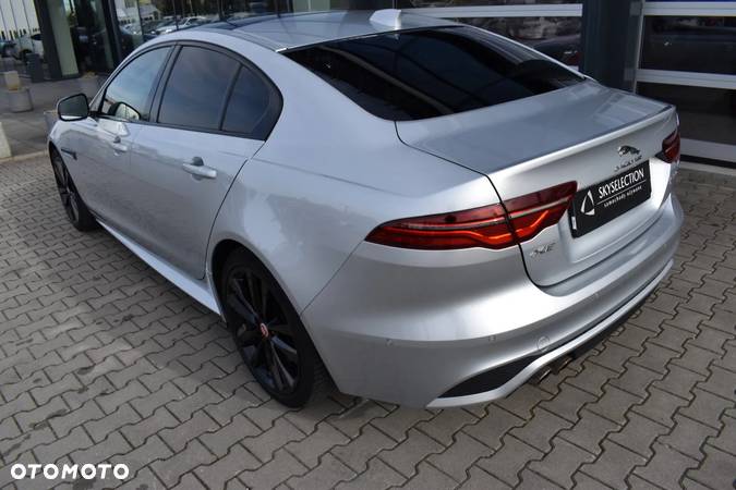 Jaguar XE 2.0 D180 AWD R-Dynamic SE - 31