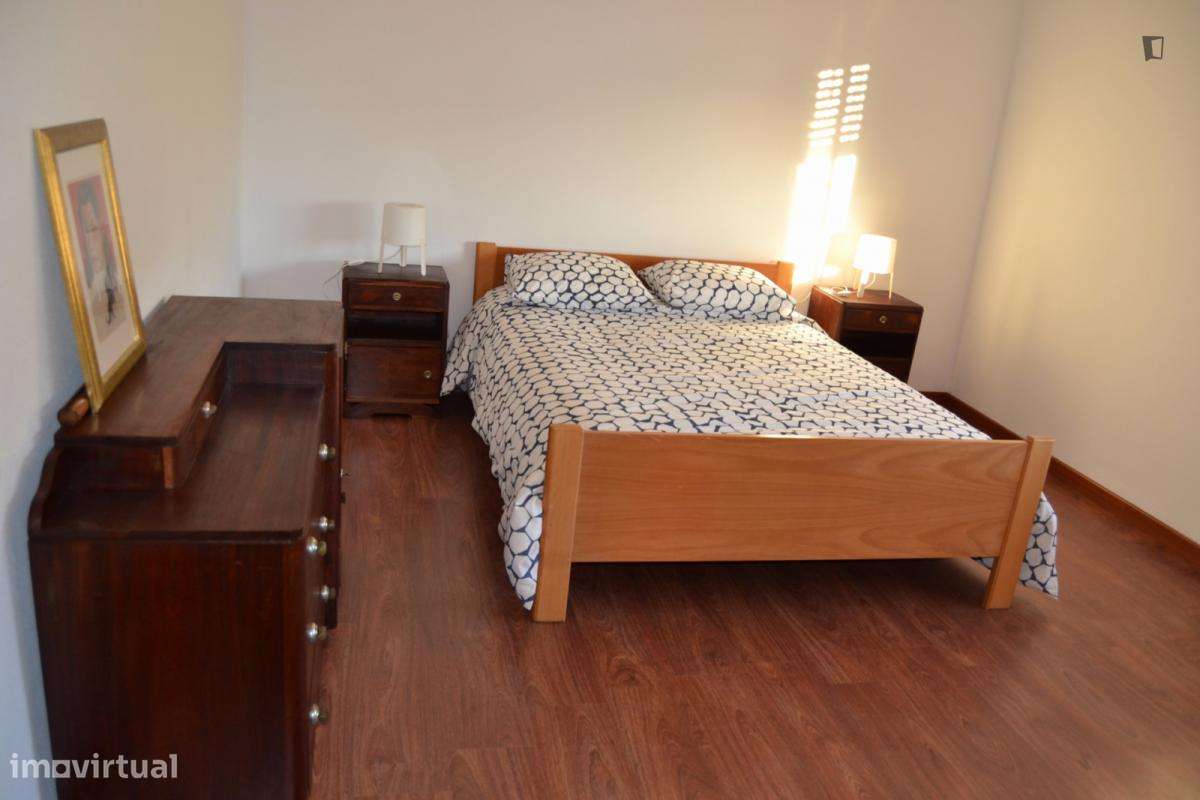 Quarto - localizado em Lisbon - Grande imagem: 5/9