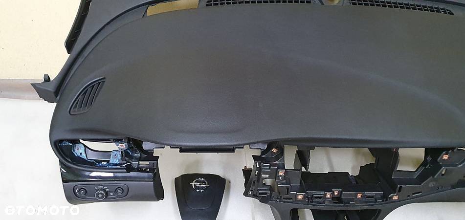 Deska rozdzielcza konsola kokpit Opel Mokka pas - 2