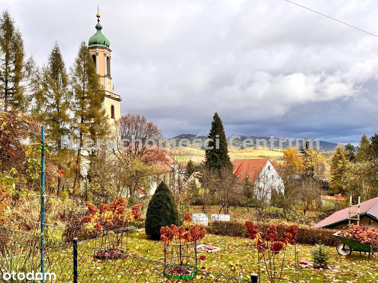 Parter w domu dwurodzinnym z 1870 r. w stylu dworku.-1