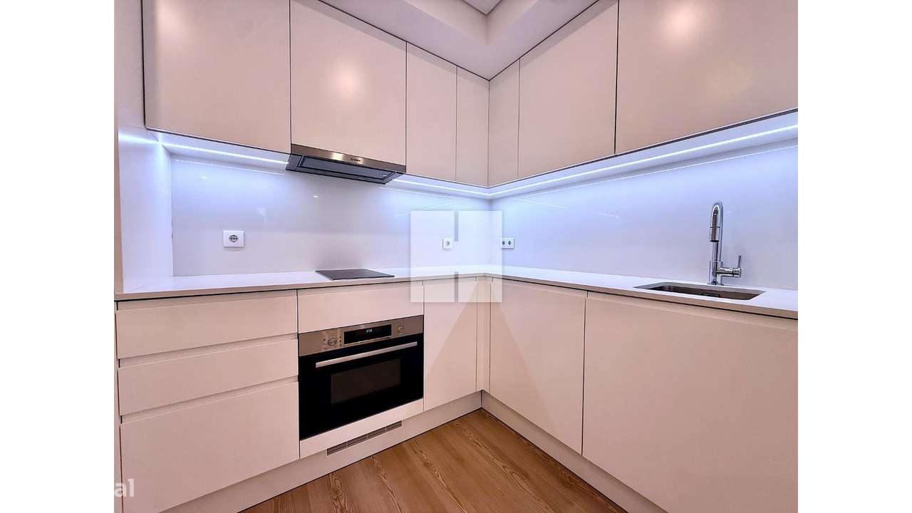 Apartamento T1K Novo em Zona Nobre-13