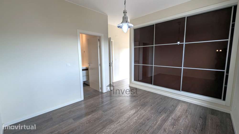 T3 Duplex com Vista Castelo, Serra e Mar – Condomínio Fechado em Sesim-18