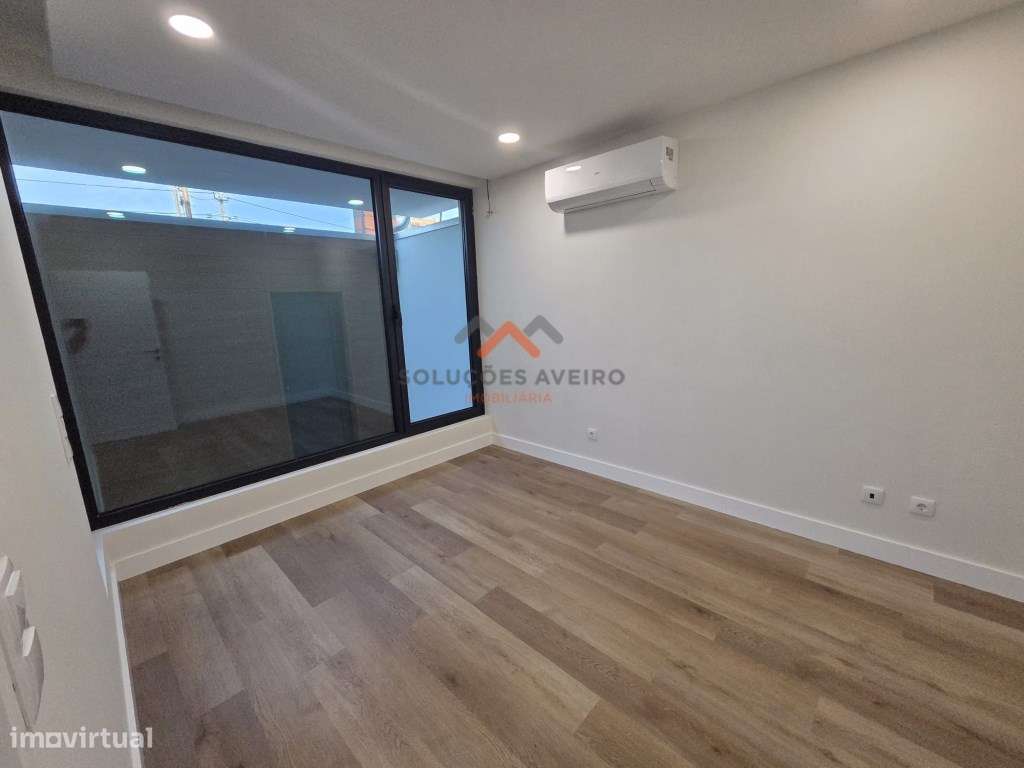 Moradia T4 a 1km das Glicinias!-26