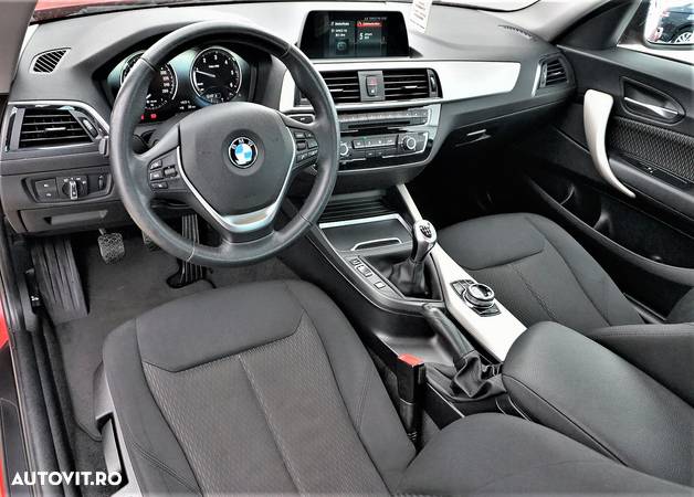 BMW Seria 2 218d - 12