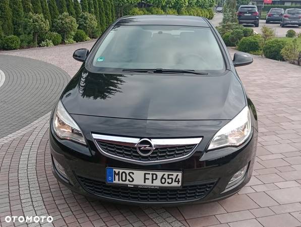 Opel Astra 1.4 Turbo Design Edition - 9