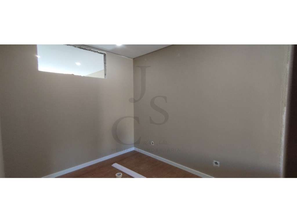 Excelente apartamento T2+1, situado a apenas dois minutos da estaçã...-7