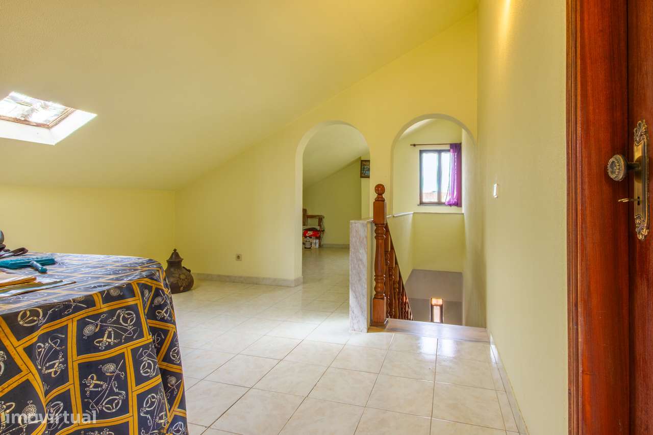 Moradia T5 isolada com jardim e terraço em Quinta do Conde-6