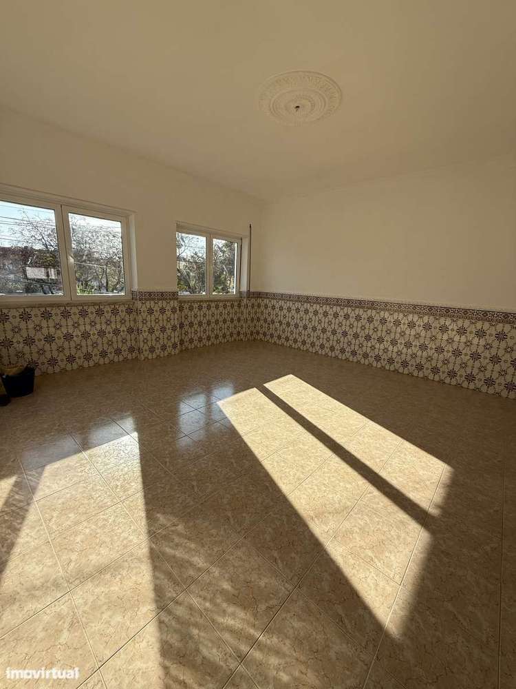 Arrenda-se 1.º andar de moradia T2+1 - Grande imagem: 2/11