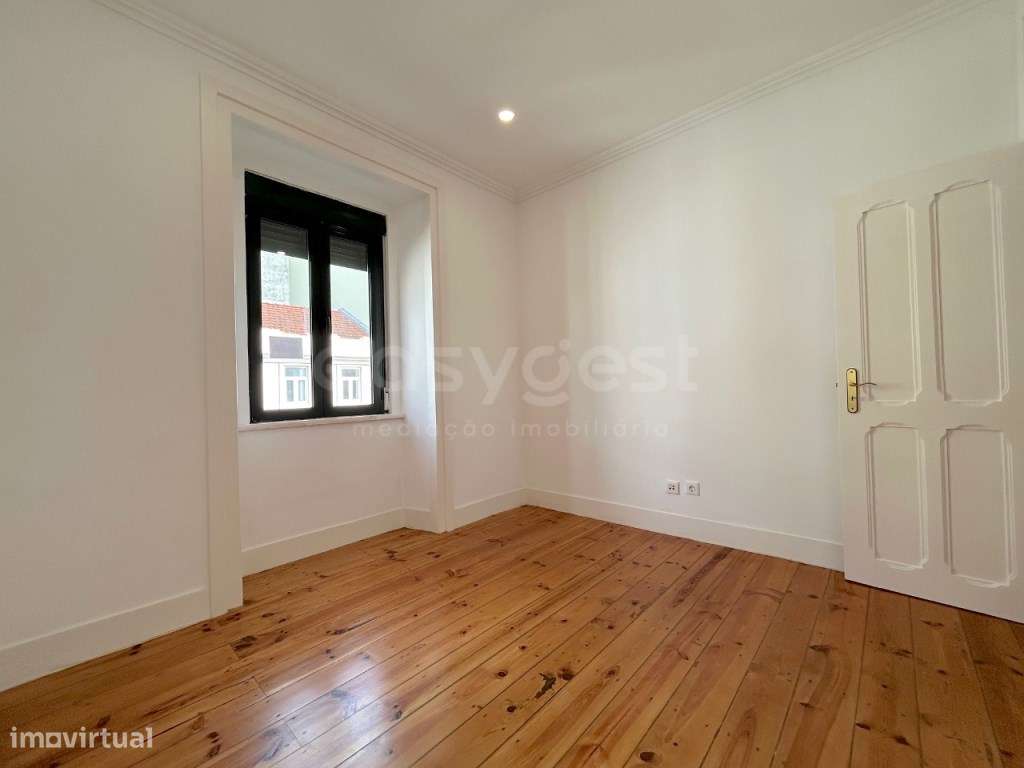 Apartamento T1+1, remodelado, luz natural, traça tipicamente Portug... - Grande imagem: 2/19