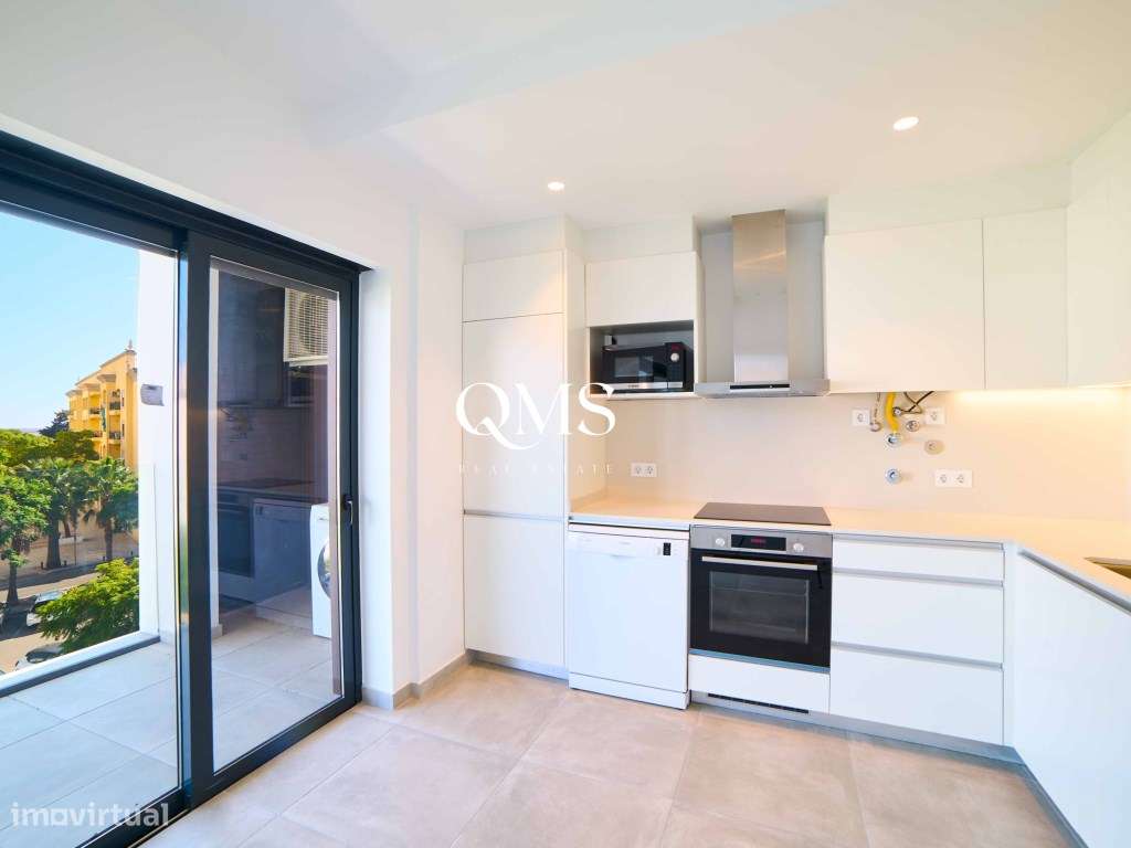 Apartamento T2 Moderno com Garagem & Piscina no Coração de Faro - Grande imagem: 5/19