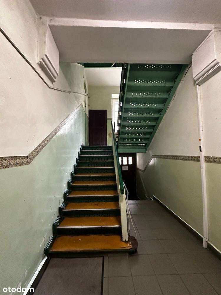 Obszerne mieszkanie w centrum Katowic-18