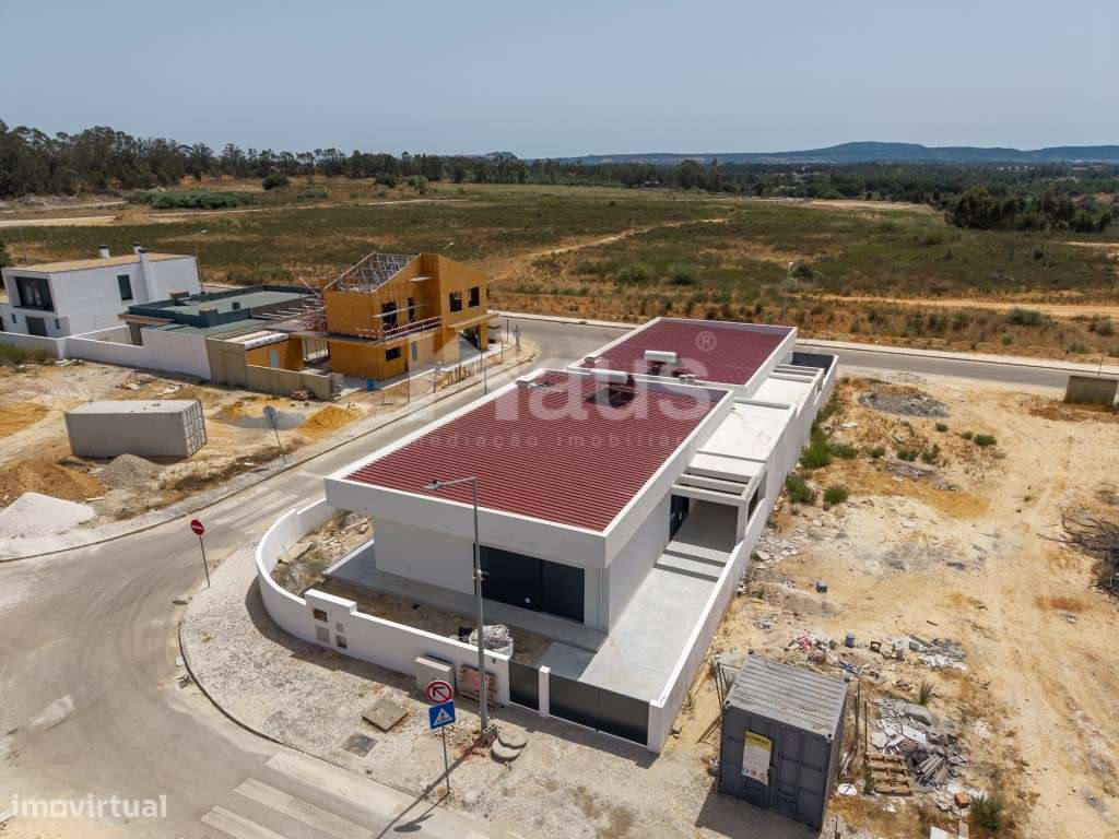 Moradia T4 isolada na Quinta do Anjo-8