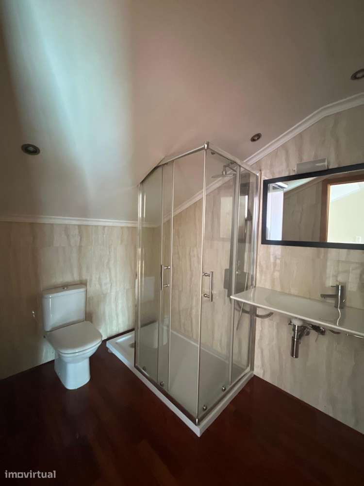Geminada com piscina, garagem e terraço em Canidelo-45