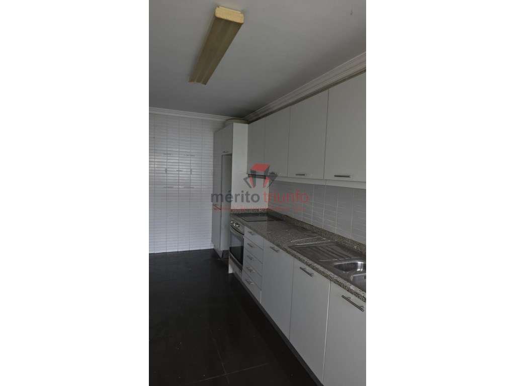 * Oferta Escritura e Registo- Apartamento T2 - São Mamede Infesta - Grande imagem: 4/13