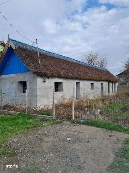 Casa pensiune la gri pe teren intravilan 2240 m2 acces auto DJ222N - Imagine principală: 4/6