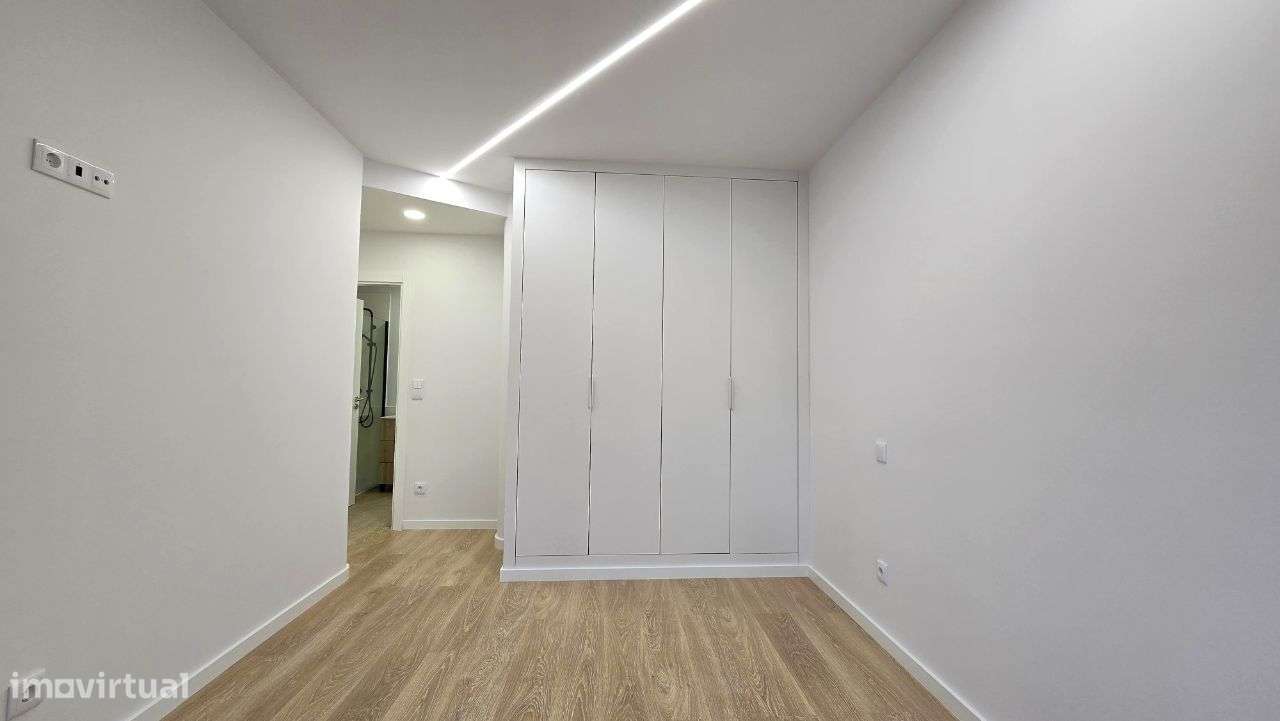 T2 c/ Arrumo de 94m² + Garagem | Última Fração | Potencial Bi-Familiar-5