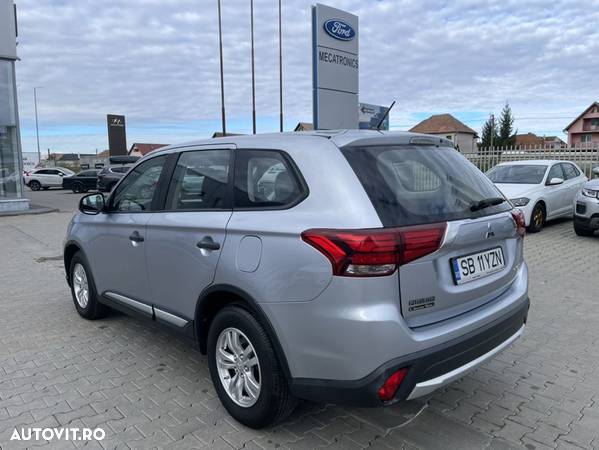 Mitsubishi Outlander 2.2 Litre DI-D AWD Invite+ - 5