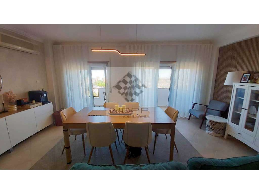 Fabuloso T4 na Radial em Odivelas com estacionamento!-34