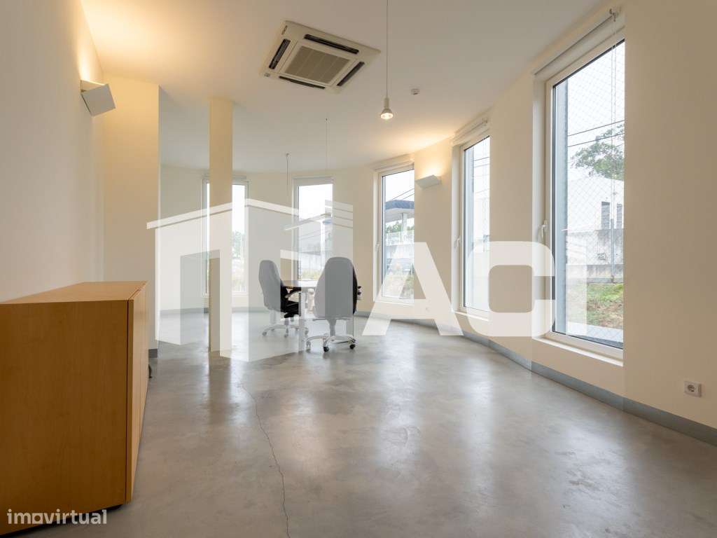 Armazém e Espaço Industrial de Excelência - 3 Pisos | Terreno de 5....-8