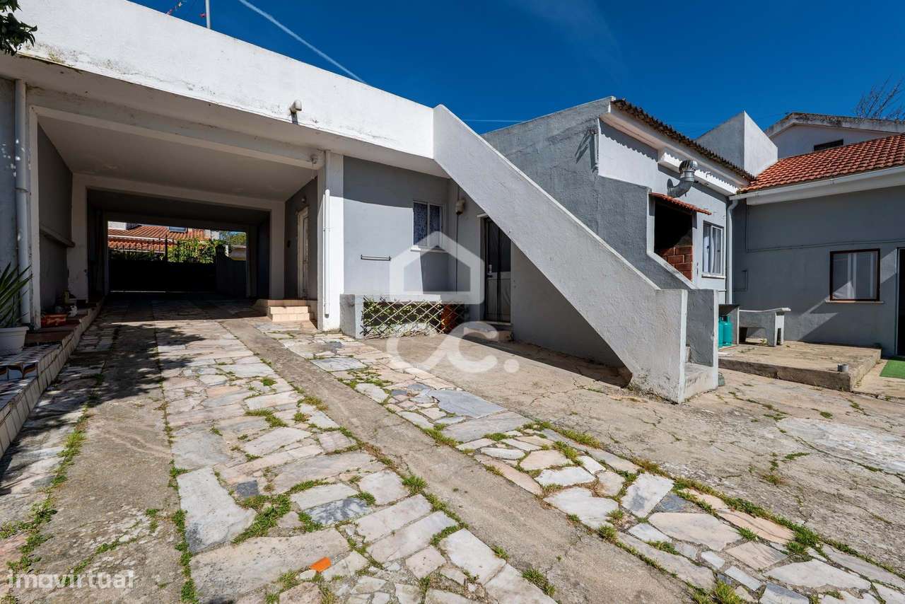 Moradia T2+2 com garagem e vista Serra de Montejunto em Murteira, Cada-16