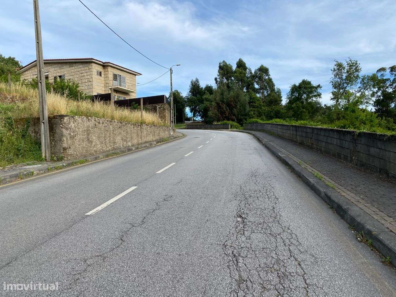 vende-se lote de terreno para moradia de três frentes - Grande imagem: 3/4