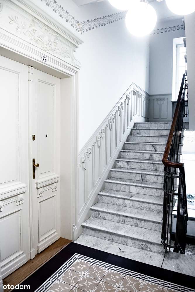 Kawalerka, Hoża 50, lokalizacja TOP-1