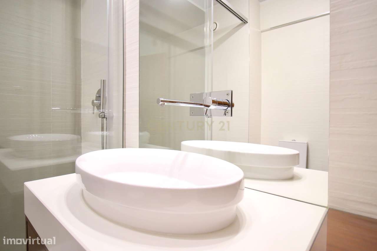 Elegância e Exclusividade no Bairro das Artes T3 Remodelado | Rua Migu-22