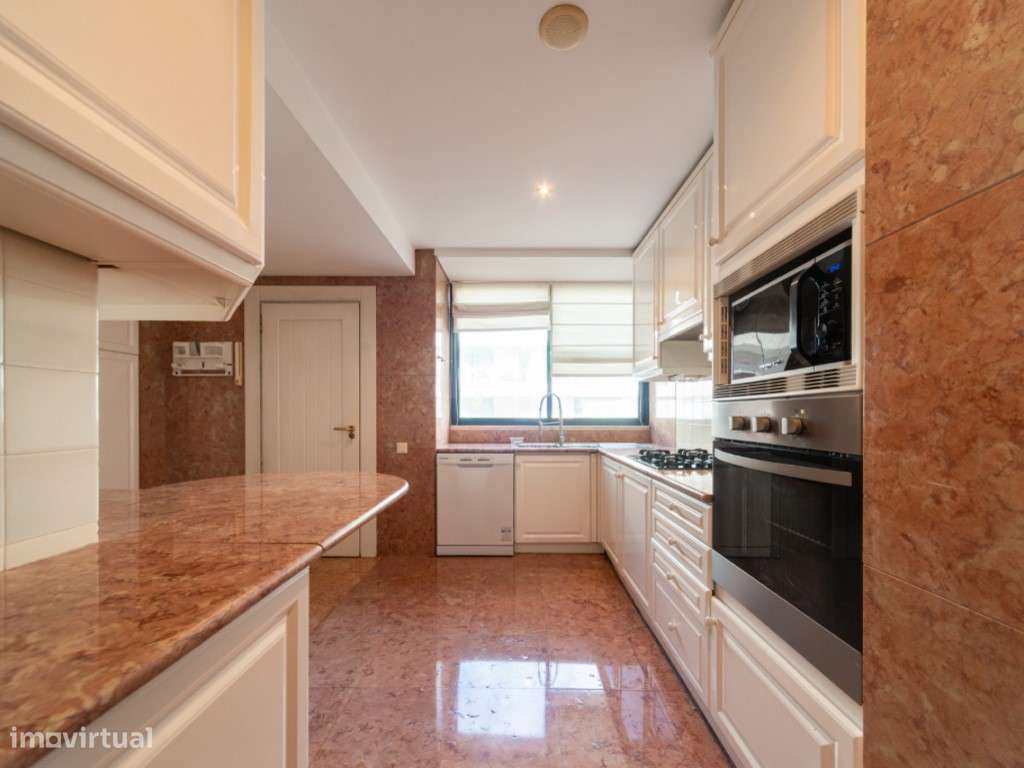 T3+2 em condominio de prestigio nas Amoreiras, com terraço e vista ...-12