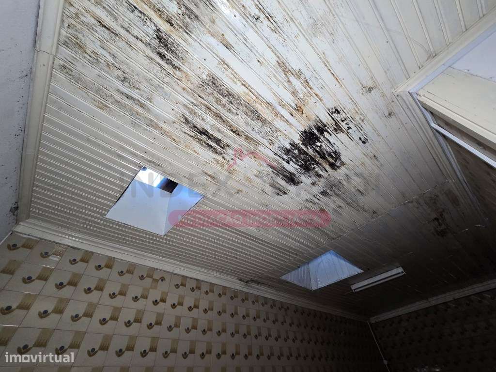 Prédio com varias frações Autónomas - Venda Judicial - Guarda-42